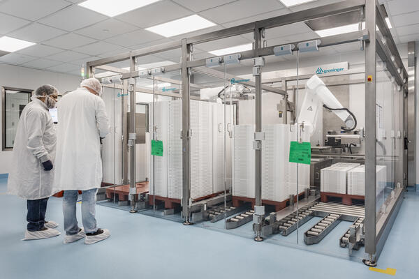 Science and Technology, pharmaceutical, manufacturing, vials, industrial, life sciences, production, biology, cleanroom,  Pepper Construction, Fishers, Indiana