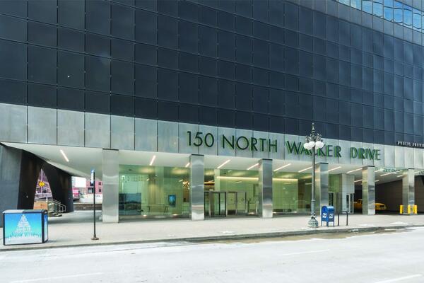 150 N Wacker lobby exterior2