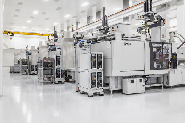 Science and Technology, pharmaceutical, manufacturing, vials, industrial, life sciences, production, biology, cleanroom,  Pepper Construction, Fishers, Indiana