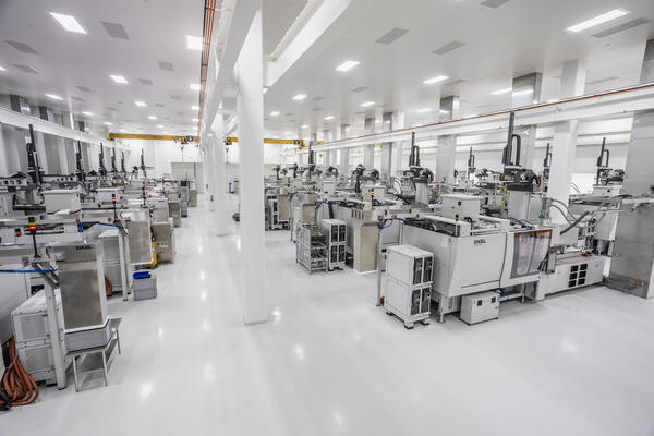 Science and Technology, pharmaceutical, manufacturing, vials, industrial, life sciences, production, biology, cleanroom,  Pepper Construction, Fishers, Indiana