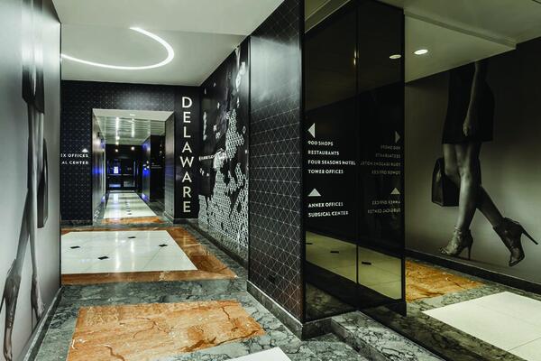 900 N Michigan Ave mall entrance