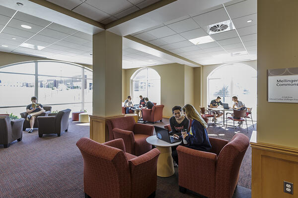 Monmouth College students