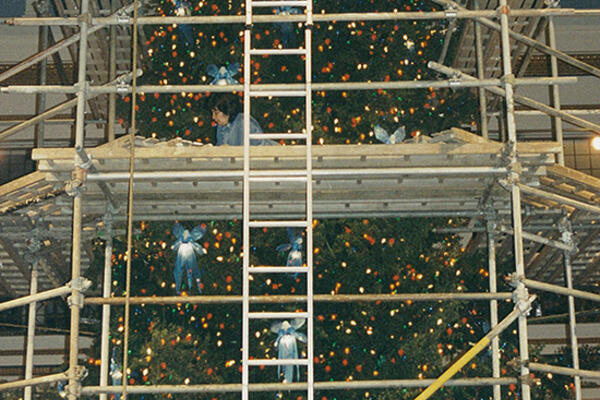 Decorating Marshall Field's Christmas tree