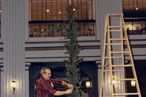 Setting up Marshall Field's Christmas Tree