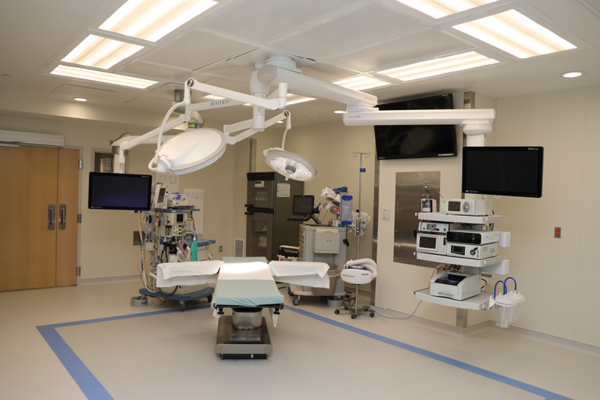 Surgical suites include the latest technology, such as the Steris Boom System and Stryker 4K Video System, and the region's first hand-held, robotics-assisted partial and full knee replacements. 