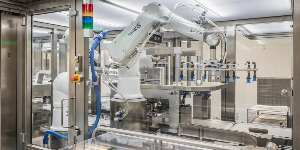 Science and Technology, pharmaceutical, manufacturing, vials, industrial, life sciences, production, biology, cleanroom,  Pepper Construction, Fishers, Indiana