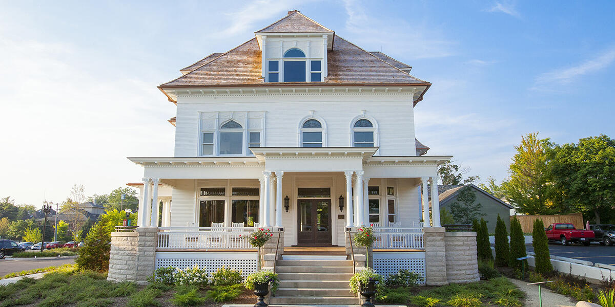 Historic-Barrington-White-House-Exterior