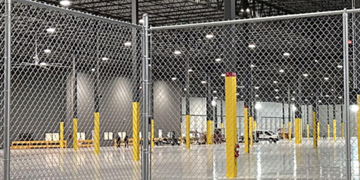 Large-scale distribution center interior designed for logistics, warehousing, and supply chain operations.