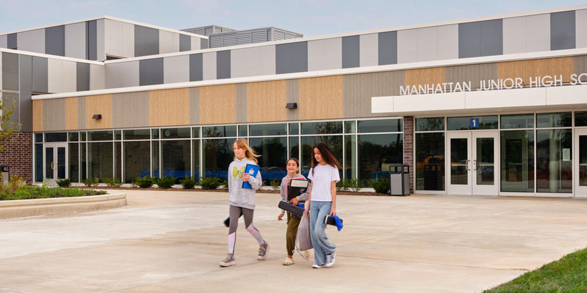 Manhattan Middle School SD114 Entrance
