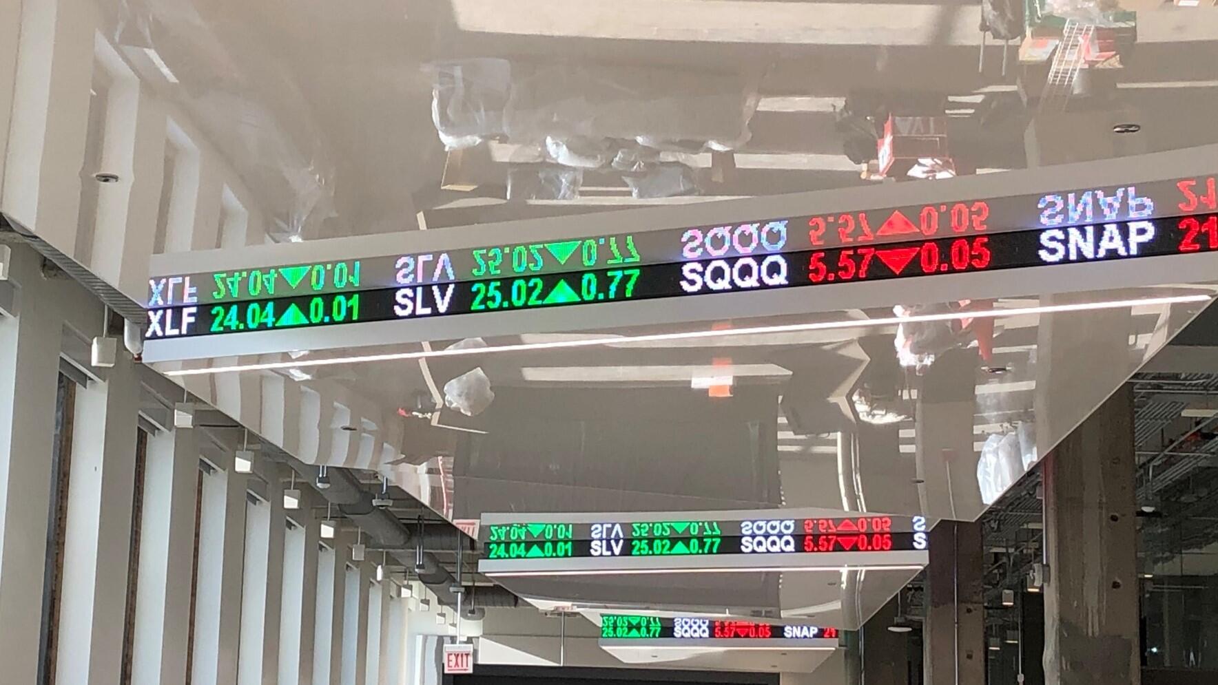 Newmat-Ceiling-Ticker