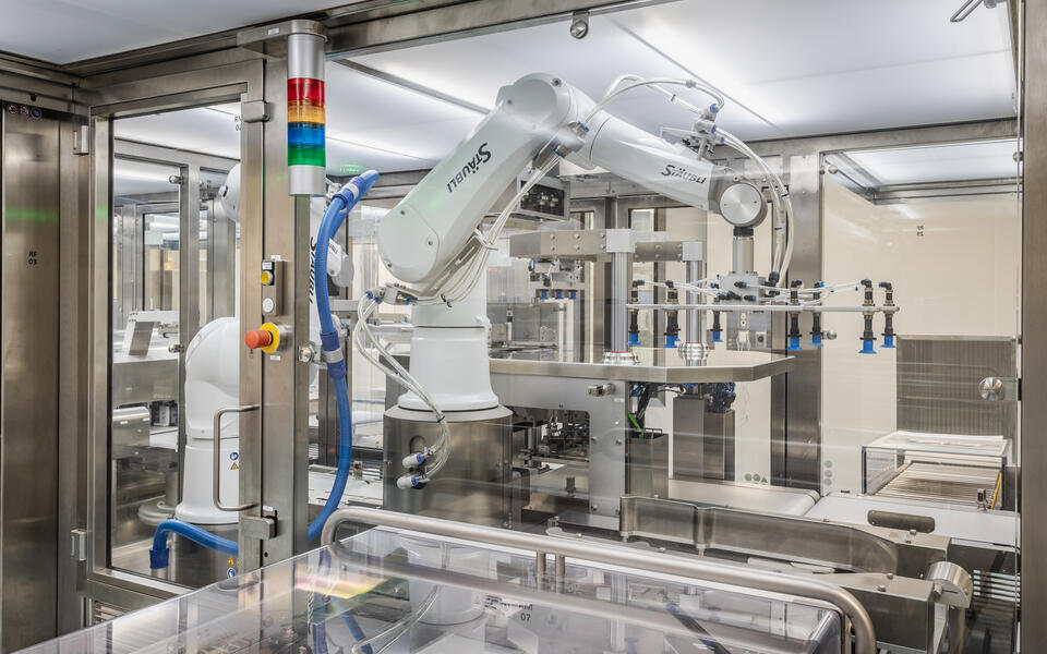 Science and Technology, pharmaceutical, manufacturing, vials, industrial, life sciences, production, biology, cleanroom,  Pepper Construction, Fishers, Indiana