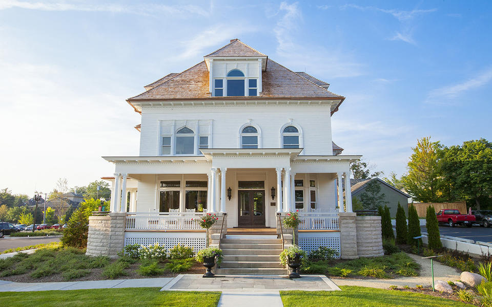 Historic-Barrington-White-House-Exterior