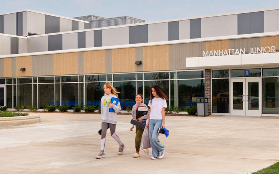 Manhattan Middle School SD114 Entrance