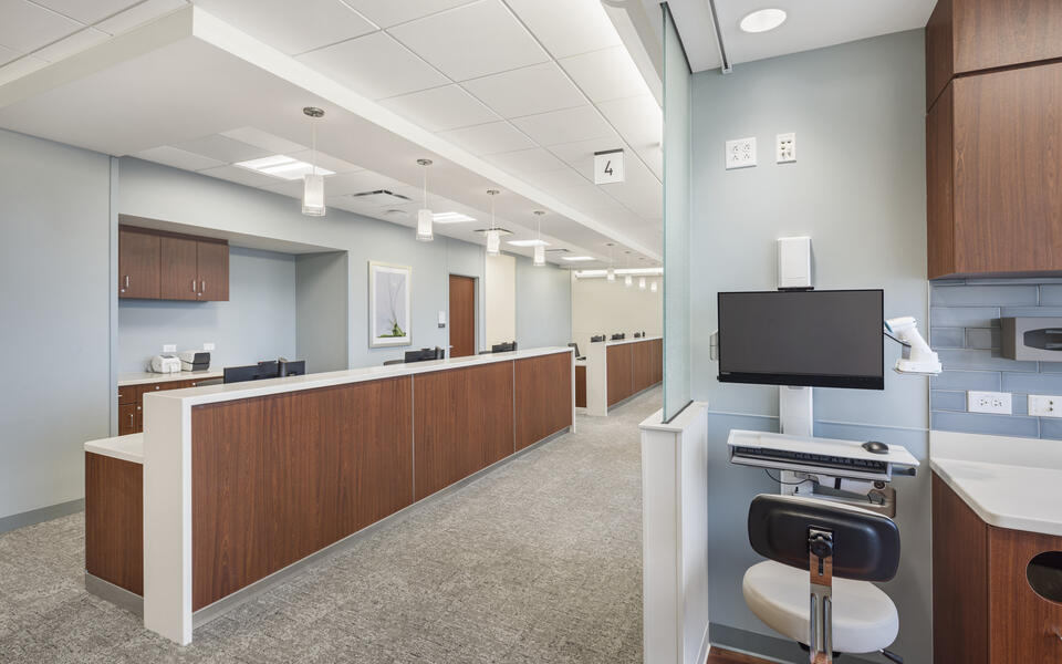 Northwestern Medicine Physician-Based Clinic and Hospital Outpatient Department Staff Area
